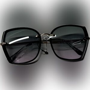 Elegant Black Square Sunglasses